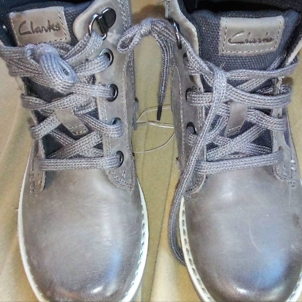 Clarks vintage children's 12 boots like new condition